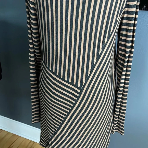 CAbi Slant Hem Tee in Tan and Gray Stripes. Blocked back. Long sleeves. Medium - Picture 6 of 7